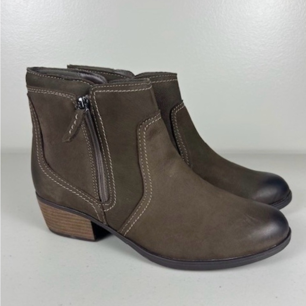 Clarks Collection Charlten Ave Nubuck Leather Ankle‎ Boots Block Heel Size 8.5